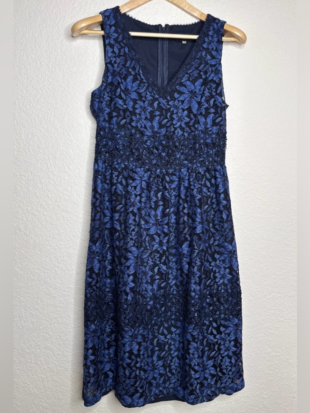 Karl Lagerfeld Paris Navy Floral Lace Sleeveless Midi Dress Sz 6 Cocktail Dress
